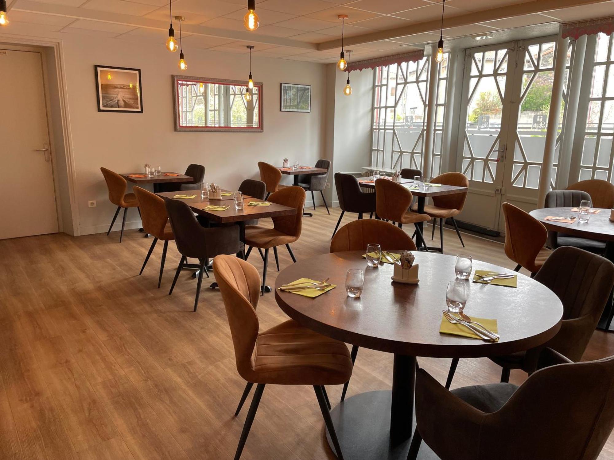 Logis Hotel Restaurant Des Voyageurs Saint-Paulien Екстер'єр фото
